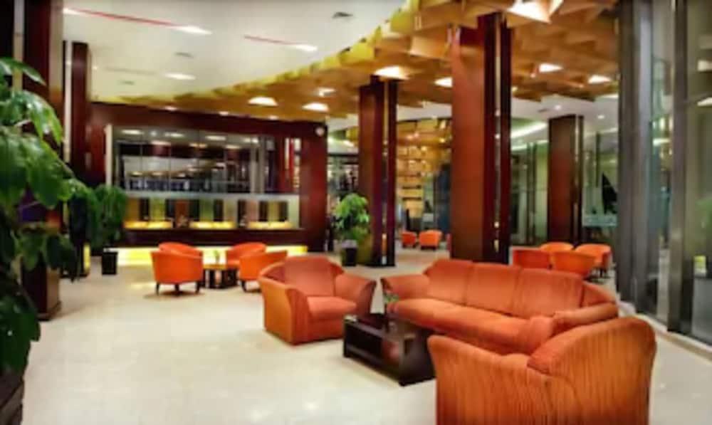 Aston & Conference Centre 4*