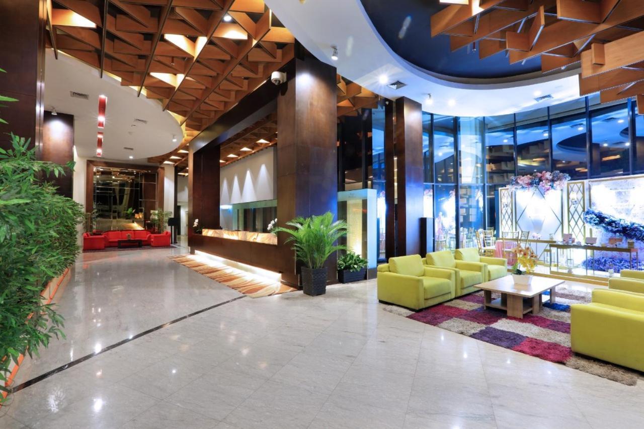 Aston & Conference Centre Hotel 4*