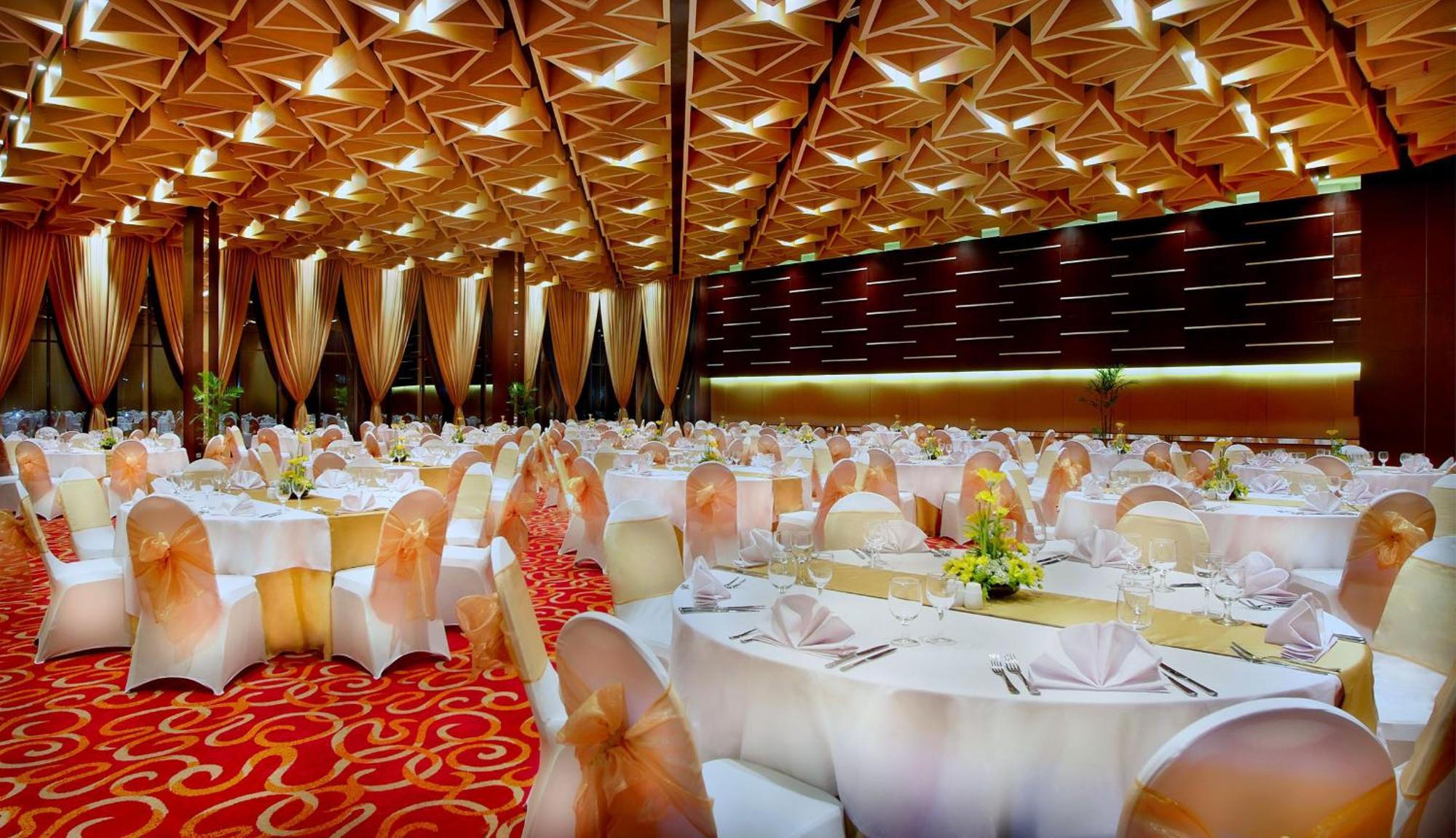 Aston & Conference Centre Hotel